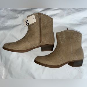 Women’s western ankle boots